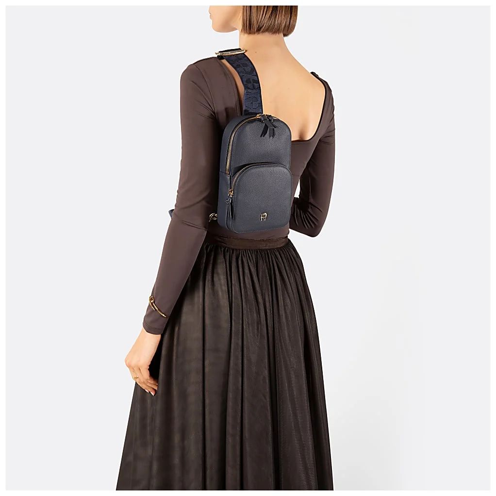 AIGNER ZITA SLING UMHÄNGETASCHE - BLAU
